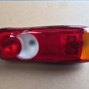 FEU ARRIERE DAF LF SANS ECLAIREUR DE PLAQUE, CONNECTIQUE AMP1.5 CENTRALE ARRIERE