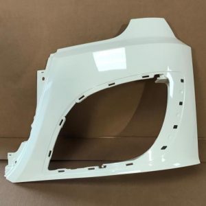 ENTOURAGE DE PHARE DAF XF 106 EURO 6 GAUCHE SERIE 1 ET SERIE 2 A PARTIR DE 2018 POUR MODELE AVEC BAVETTE CAOUTCHOUC - PEINT EN BLANC DAF H3279